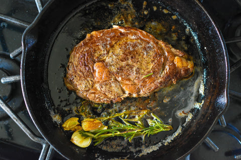 Рибай стек на чугунен тиган - главна снимка