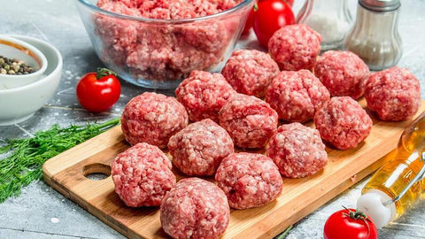 Кюфтета от свинско-говеждо месо (50/50) по 100 гр. (10 бр. в тарелка)