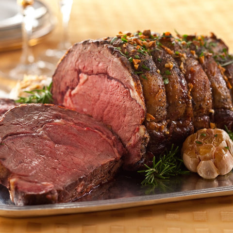 Oven-roasted beef shoulder with herb spices